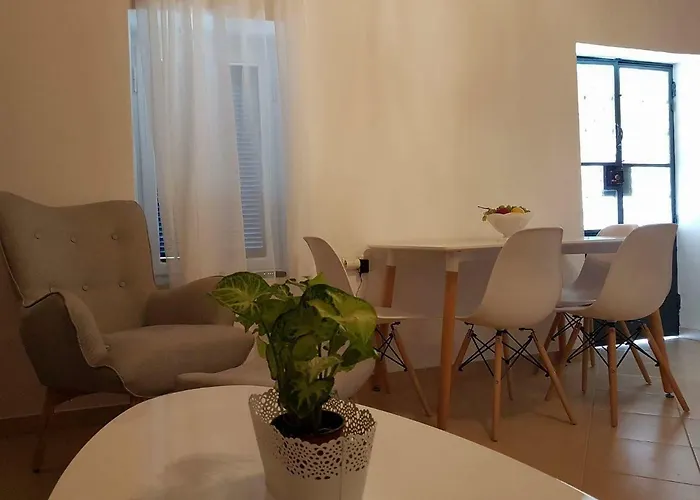 Blue Topaz Mini Pool نافبليو