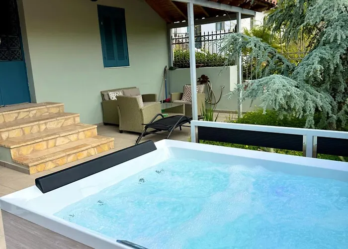 Blue Topaz Mini Pool 乡村民宿