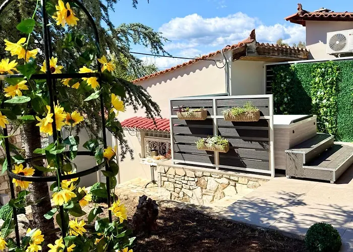 Blue Topaz Mini Pool *